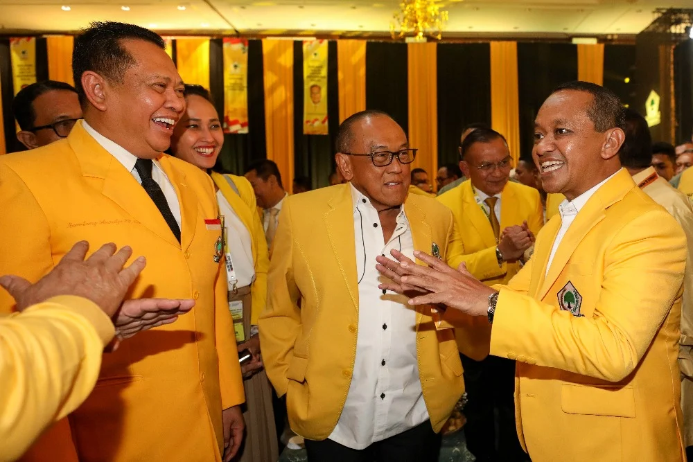 Anggota DPR Memuji Pemecatan Aburizal Bakrie (Abur)