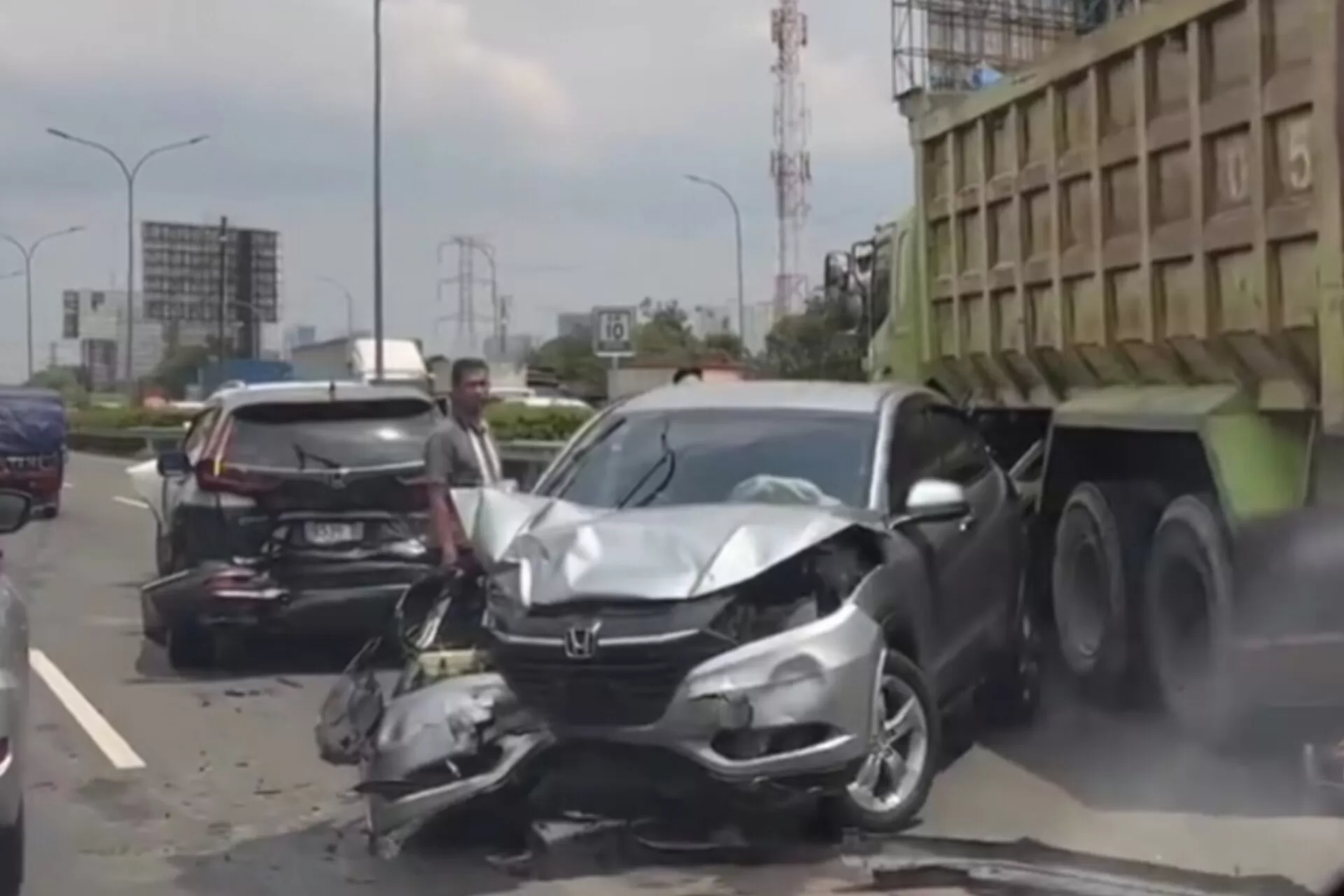 Kecelakaan Beruntun di Tol Tangerang Memicu Kemacetan Parah hingga Tol Dalam Kota