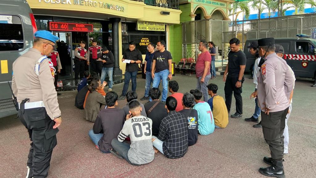 Polisi Tangkap 14 Juru Parkir Liar dan "Pak Ogah" yang Ganggu Masyarakat di Jakarta Barat