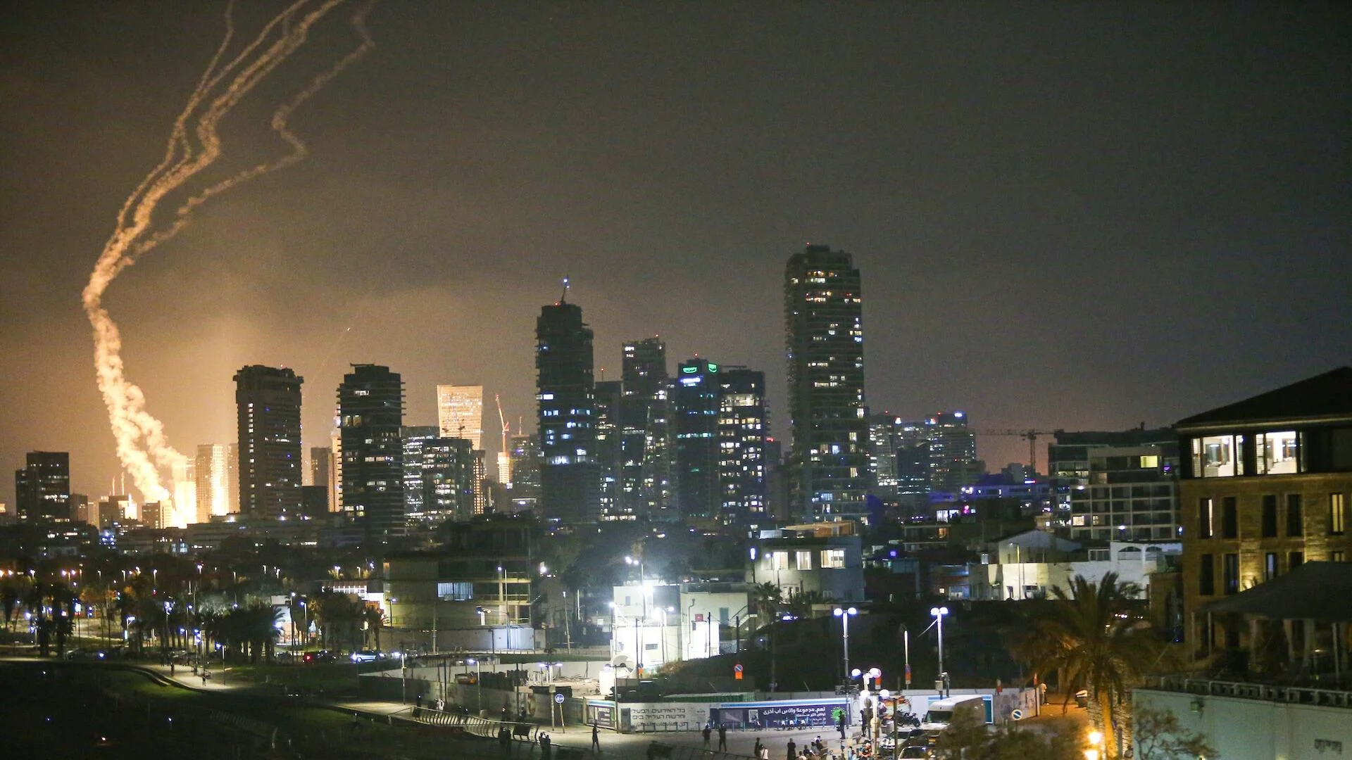Iran Luncurkan Serangan Balasan Besar-besaran ke Israel dengan 100 Rudal