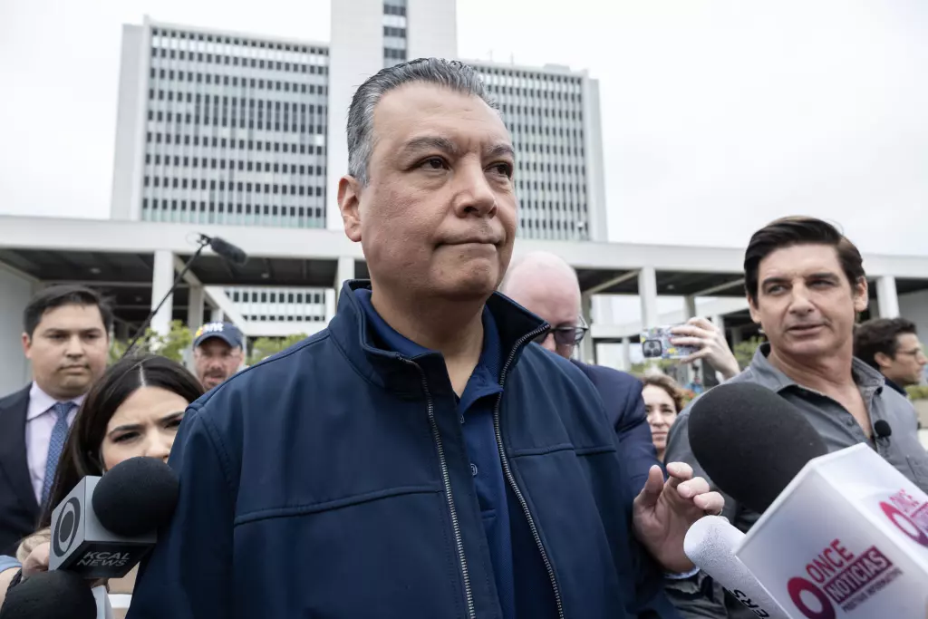 Senator Padilla membalas setelah JD Vance memanggilnya ‘Jose’: ‘Dia tahu nama saya’